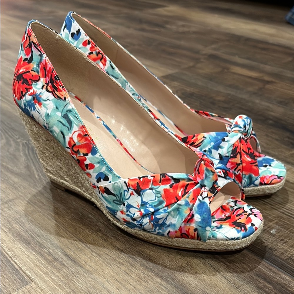 NEW! Kelly & Katie | Size 8 | Floral Wedge Peep Toe Shoes